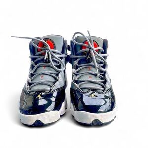 Jordan Kids Sneakers in Gray and black patent leather